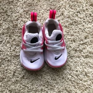 Nike Toddler sneakers size 5